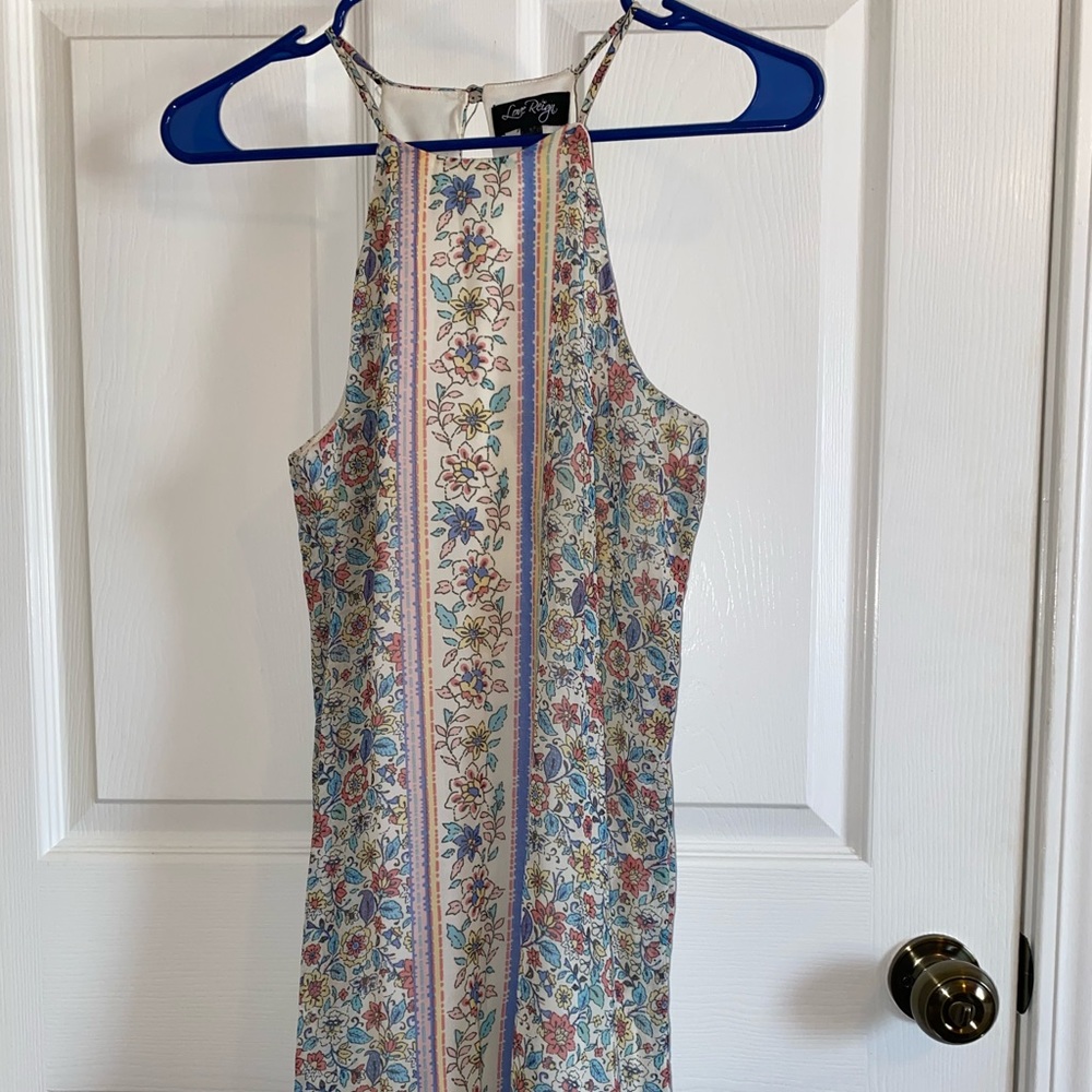 Live Reign: Flowered summer dress with lace